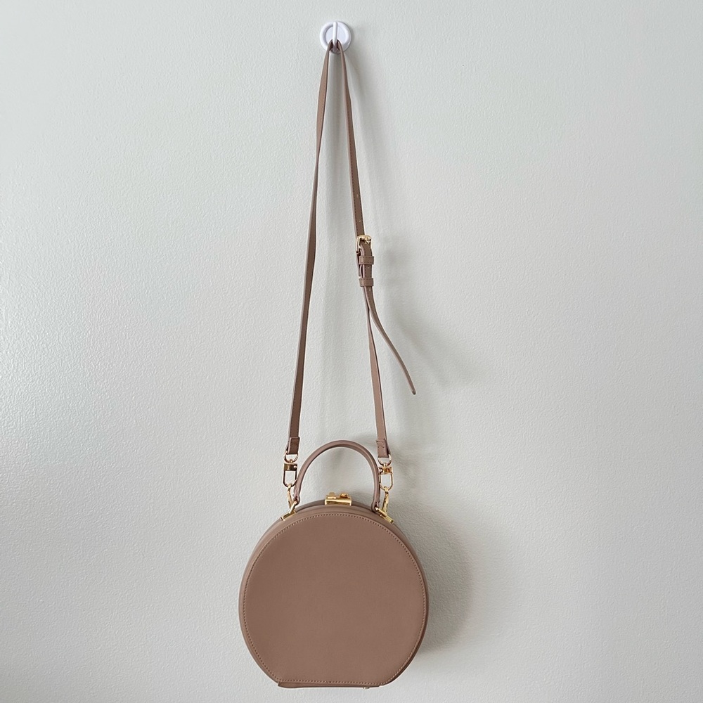 Neutral circle bag